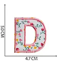 Écusson brodé lettre D à motifs floraux pour accessoires de vêtements DIY, 5x4,7 cm - Lettre D