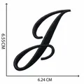 Zwarte cursieve letter J borduurbatch voor DIY kledingaccessoire maat 6.2x6.5cm - Letter J