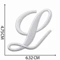 Écusson brodé lettre L cursive blanche accessoire vêtement DIY 4,75x6,32cm - Lettre L