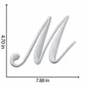 Écusson brodé lettre M blanc avec dimensions pour la décoration de vêtements DIY - Lettre M