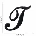 Zwarte geborduurde letter T patch voor alle DIY kledingaccessoires, 5,85x4,70 cm. - Letter T