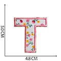 Patch ricamata lettera T a fiori rosa e bianchi, accessorio per abbigliamento 5x4,8 cm - Lettera T