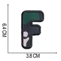 Vista dettagliata della toppa ricamata lettera F camouflage con dimensioni 6,4x3,8cm. - Lettera F (A004)