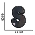 Dettaglio della toppa ricamata a forma di lettera S mimetica, dimensioni 6,4 x 4,4 cm - Lettera S (A004)