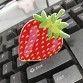 Toppa ricamata a forma di fragola rossa per decorare vestiti e accessori fai-da-te - Fragola (SLA00006)