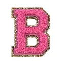 Dettaglio toppa lettera B in ciniglia rosa con bordo dorato glitterato brillante - Lettera B / Rosa