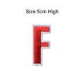 Rood geborduurde letter F patch met witte rand, 5 cm hoog voor doe-het-zelf kleding - Letter F