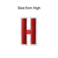 Rood-witte geborduurde letter H patch voor DIY kledingaccessoires decoratie - Letter H