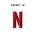 Rood geborduurde letter N-patch met witte rand en een specificatie van 5 cm hoog - Letter N