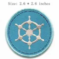 Écusson nautique brodé en forme de gouvernail bleu clair pour décoration de vêtements DIY - Style Gouvernail Bleu Clair (RH00511) / 6.6x6.6cm