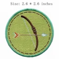 Écusson brodé rond arc et flèche, badge thermocollant DIY de 2,6 pouces pour vêtements - Style Arc et Flèche à Plumes (RH00518)