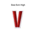 Rood geborduurde letter V-patch voor doe-het-zelf kleding, 5 cm hoog, witte rand - Letter V