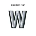 Toppa ricamata decorativa con lettera W argento per abbigliamento, è alta 5 cm - Lettera W