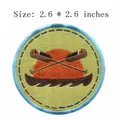 Écusson brodé canoë circulaire de 2,6 pouces pour vêtements DIY et accessoires d'aventure - Style Canoë de Plein Air (RH00529)