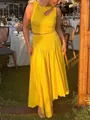 Elegante conjunto de dos piezas amarillo con top corto con abertura y falda plisada - L / Top Y Pantalón / Amarillo