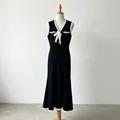 Ärmelloses gestricktes Meerjungfrauenkleid mit weißer Spitze und Blumendetail auf Torso - S / Kleider / Schwarz