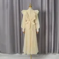Robe longue de style palais rétro avec col montant à volants élégant et lien à la taille - S / Robes / Jaune