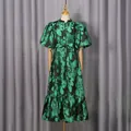 Vue détaillée d'une robe midi fleurie vintage française avec manches bouffantes. - S / Robes / Vert