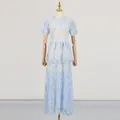 Vista detallada de un vestido de malla bordado azul claro de estilo francés con falda - S / Vestidos / Azul