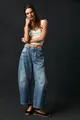 Jean denim décontracté à coupe baril et taille moyenne pour femme en bleu clair - S / Bas / Bleu