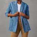 Elegante blazer de mezclilla azul lavado para mujer con botones cruzados y bolsillos - S / Tops / Azul
