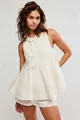 Mannequin portant un ensemble débardeur en jean crème élégant et un short assorti - S / Haut Et Bas / Blanc