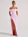 Vestido de noche rosa elegante con hombros descubiertos y una abertura lateral alta - S / Vestidos / Rosa