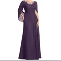 Elegante donkerpaarse chiffon avondjurk met verfijnd kant applicaties en transparante cape mouwen - US 26W / Dresses / Druivenpaars