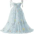 Elegantes hellblaues langes Abendkleid mit Trägern und wunderschöner Blumenstickerei - US16 / Kleider / Blau