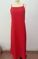 Détail d'une robe longue rouge en coton et lin avec de fines bretelles sur mannequin. - 3XL / Robes / Rouge