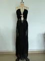 Nahaufnahme eines sexy schwarzen Maxikleides aus transparentem Netzstoff mit Neckholder - S / Kleider / Schwarz