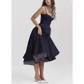 Detailansicht eines marineblauen Kleides mit Spaghettiträgern und Tüllrock - S / Kleider / Marineblau