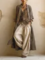 Vue détaillée d'un ensemble 3 pièces boho avec gilet en lin, chemise imprimée et pantalon - S / Haut Et Bas / Chameau