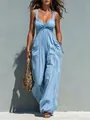 Modelo con un mono sin mangas azul claro con piernas anchas de estilo veraniego casual - Azul cielo