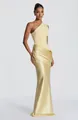 Robe longue élégante à une épaule en satin plissé avec une coupe ajustée flatteuse. - XS / Robes / Jaune