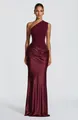 Élégante robe de soirée bordeaux à une épaule avec détails en satin plissé et coupe ajustée - XS / Robes / Bordeaux