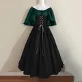Vue d'une robe médiévale vert foncé et noire à lacets sur un mannequin blanc - S / Robes / Vert et Noir