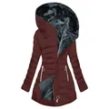 Cappotto invernale spesso da donna bordeaux con calda fodera in ecopelliccia grigia - Rosso Vino Scuro