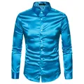 Modisches Herrenhemd aus glänzendem Satin, langärmelig, zum Knöpfen, in leuchtendem Türkisblau - Saphirblau