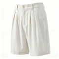 Gedetailleerde macro-weergave van witte ademende linnen shorts voor heren met voorplooien - S / Bottoms / Wit