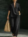 Vista completa de top negro con cuello en V y pantalones anchos con bolso de paja - Negro