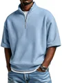 Gros plan d'un polo pour homme en maille gaufrée bleu clair avec demi-fermeture. - Bleu ciel