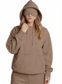 Vista detallada de una sudadera marrón con capucha, antifaz integrado y cordón ajustable - Caqui