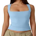 Vue détaillée d'un débardeur bleu clair ajusté à encolure carrée sur un mannequin - XS-XL / Hauts / Bleu ciel