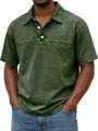 Vista detallada de polo de hombre verde lavado vintage con cuello de solapa y botones. - S / Tops / Verde oscuro
