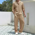 Lässiges Herren-Sommer-Set mit strukturiertem Hemd und weiter Hose in Khakifarbe - S / Oberteil Und Unterteil / Khaki