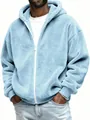 Gros plan sur la texture en peluche bleu clair du sweat à capuche zippé pour hommes - Bleu ciel