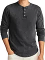Detailansicht eines säuregewaschenen, dunkelgrauen Baumwoll-Henley-Shirts für Herren - S / Oberteile / Schwarz
