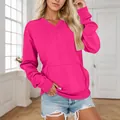 Nahaufnahme eines leuchtend pinkfarbenen V-Ausschnitt Sweatshirts mit großer Vordertasche - Fuchsia