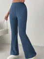 Vista dettagliata dei pantaloni a zampa blu a vita alta con trama a maglia a coste - Blu Acqua